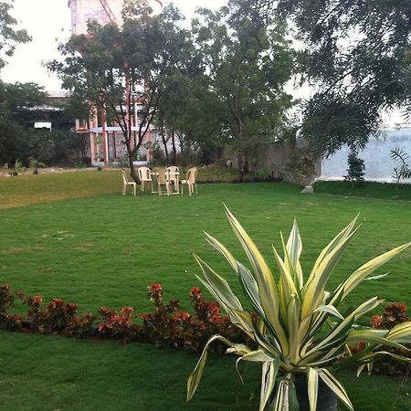 Oyster Airport Hotel Hyderabad Exterior photo